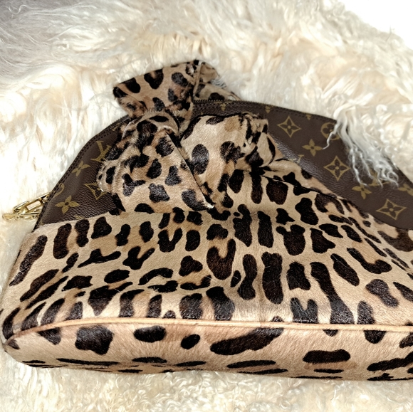 LV Special Edition Bag - Picture 2 of 14